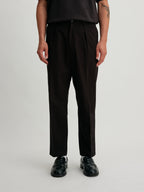 1Tuck Tapered Pants