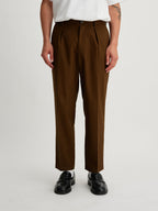 1Tuck Tapered Pants