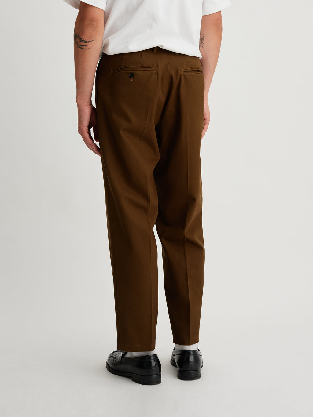 1Tuck Tapered Pants