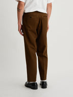 1Tuck Tapered Pants